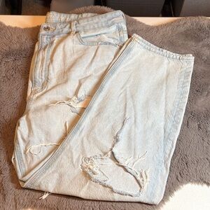 American Eagle Distressed Women's High Rise Mom jeans